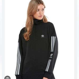EUC. Adidas Women’s half zip pull over. Size Medium.